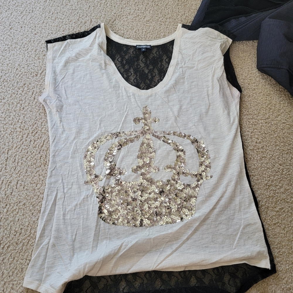 Express lace back crown tee shirt